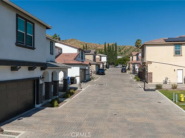 11769 Fenton Ave — Photo 3