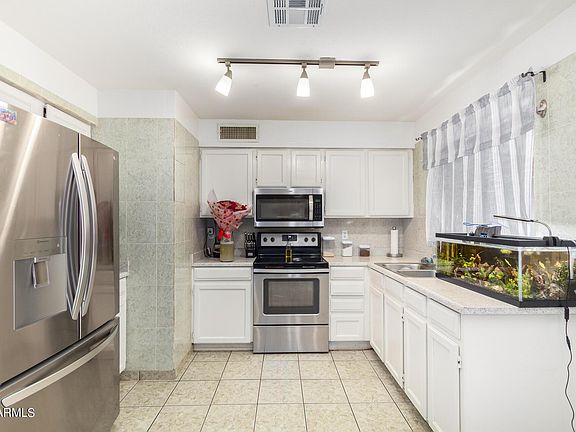 4th image of 10603 W Lawrence Ln