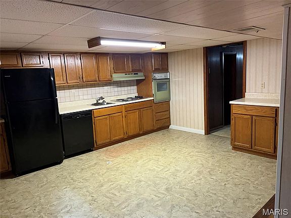 3rd image of 132 Linn Dr