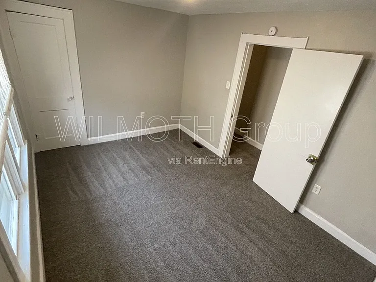 4212 E Washington St — Photo 15