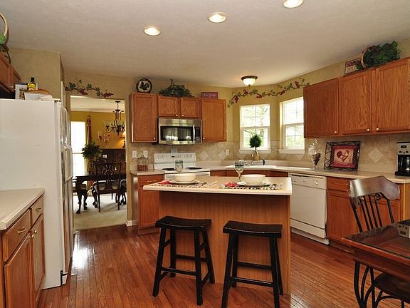 5th image of 1807 Gibson Dr