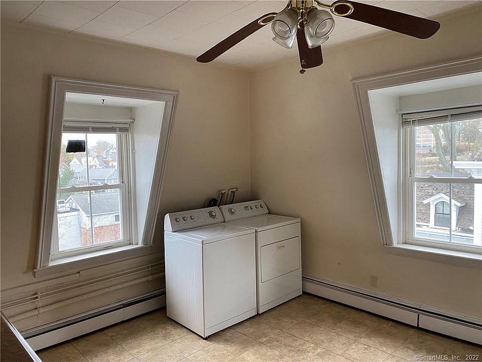 1st image of 32 Huntington St Floor 3