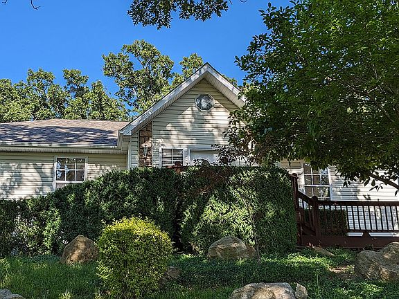 2nd image of 707 Deer Run Ln