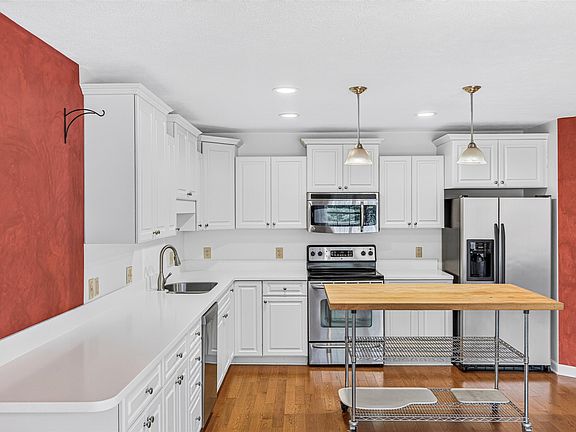 3rd image of 1950 Buttonwood Ct