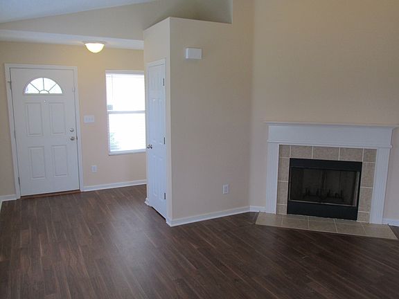 3rd image of 15468 Old Pond Cir