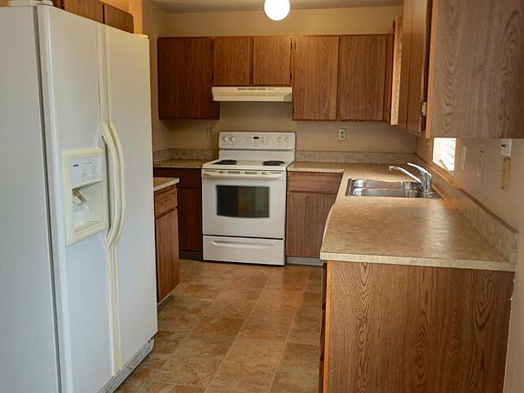 4th image of 820 SE Bird Ave