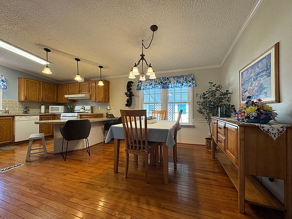 5th image of 33 Parkside Cir #94