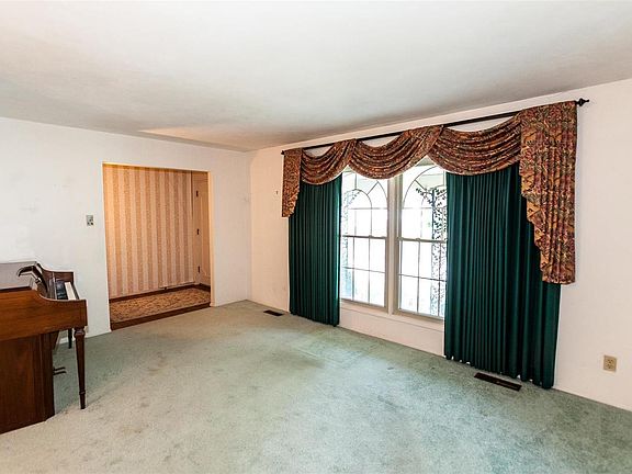 2nd image of 8842 Forest Heights Dr