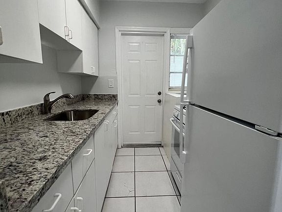 5th image of 7829 Carlyle Ave Unit 5-7829-5