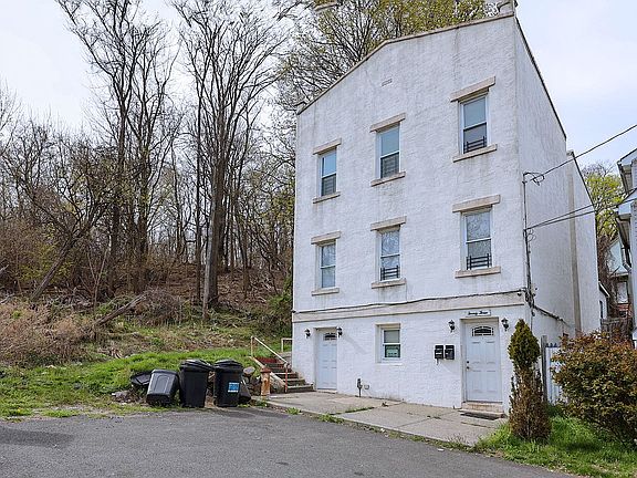 4th image of 23 Tilden St