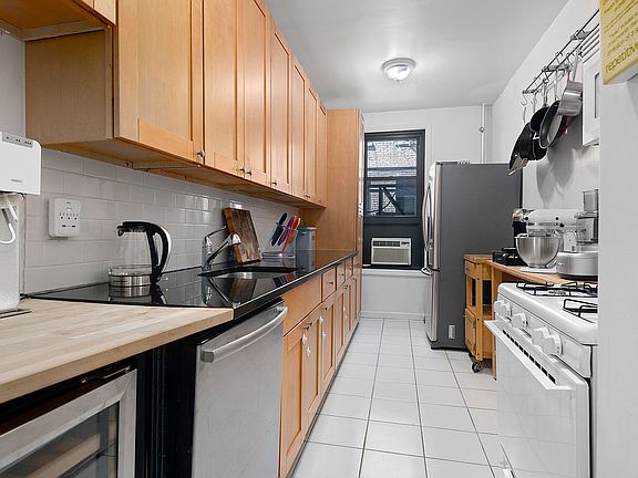 5th image of 345 Montgomery St APT 5H