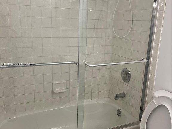 2nd image of 1017 Washington Cir APT I