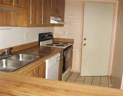 2nd image of 1861 Bough Ave Unit B