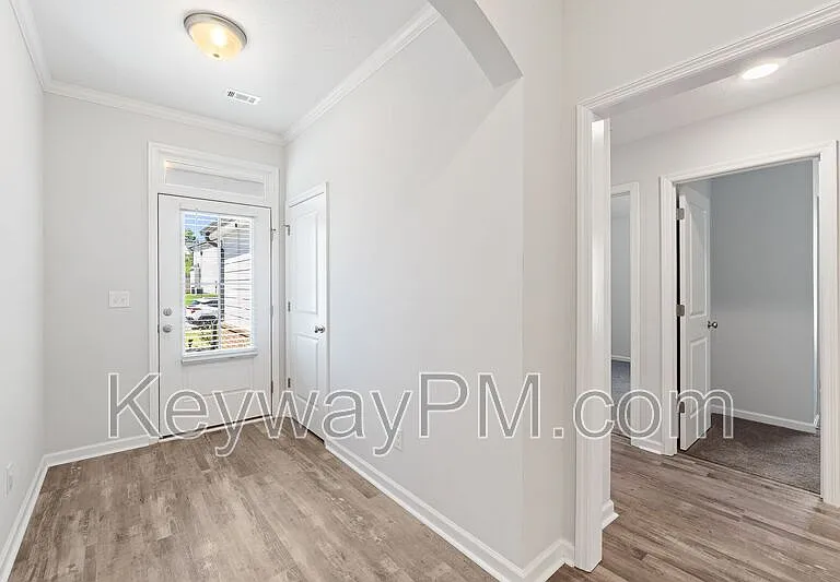 165 Dublin Loop — Photo 2