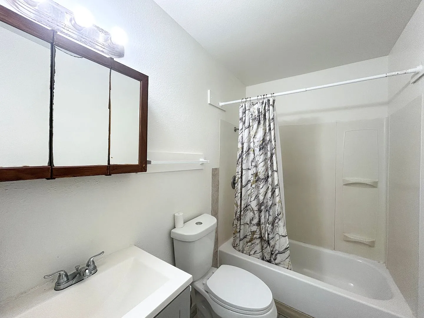 3800 Waller Ave — Photo 3