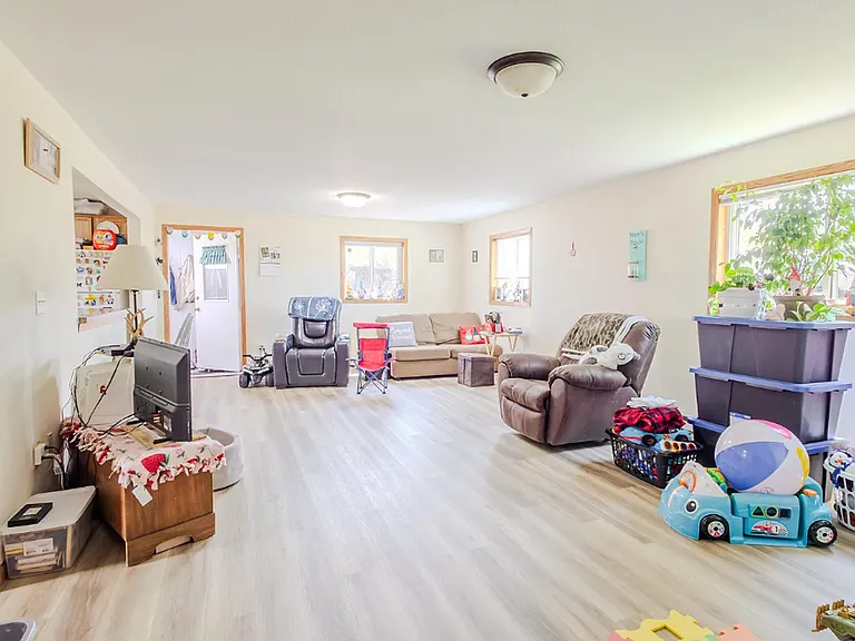 2406 Hill Ave #2 — Photo 2
