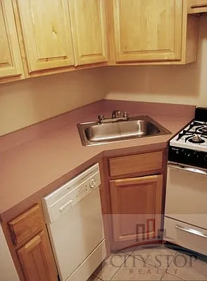 Rented by City Stop Realty | media 37