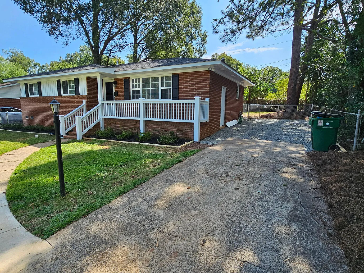 3 bed, 1.5 bath, 1165 sqft, $1,700 — Photo 2