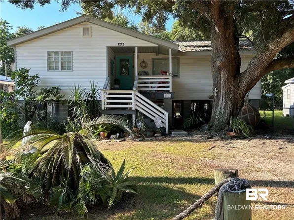 1212 Biloxi Ave, Dauphin Island, AL 36528