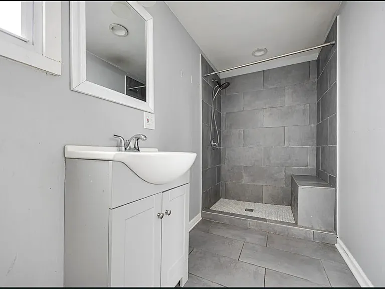 7250 S Langley Ave #2F — Photo 15