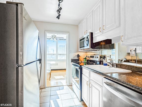 2nd image of 88 W Schiller St APT 1406L