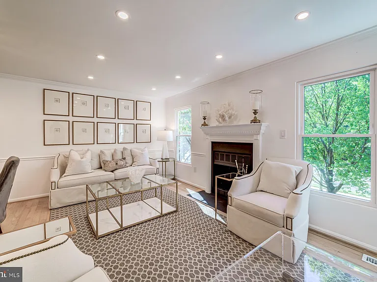8 Carriage House Cir — Photo 8