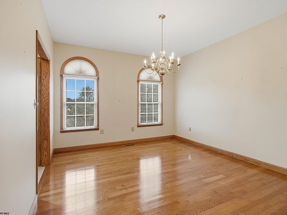 5th image of 2019 Tanglewood Rd