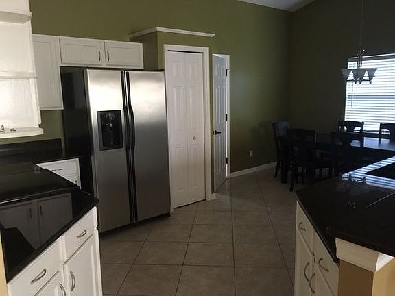 3rd image of 830 Bloomingdale Dr