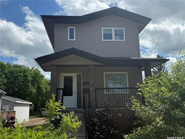 802 Park AVENUE, Weyburn, SK S4H 0K2