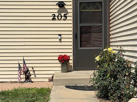 2nd image of 205 6th St