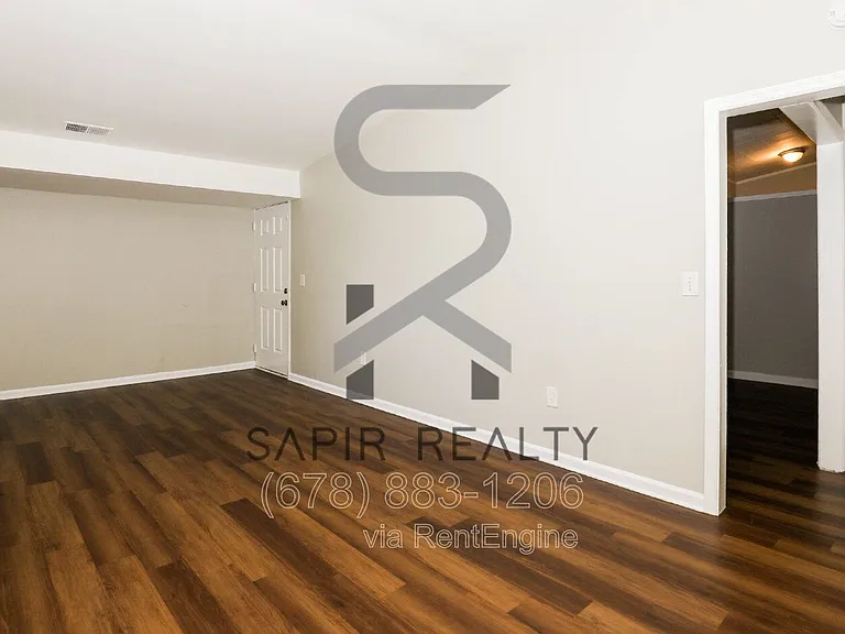 1055 Pine St NE — Photo 3