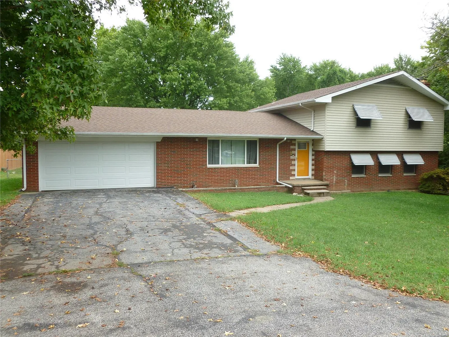 112 Saint Mary Dr photo 1