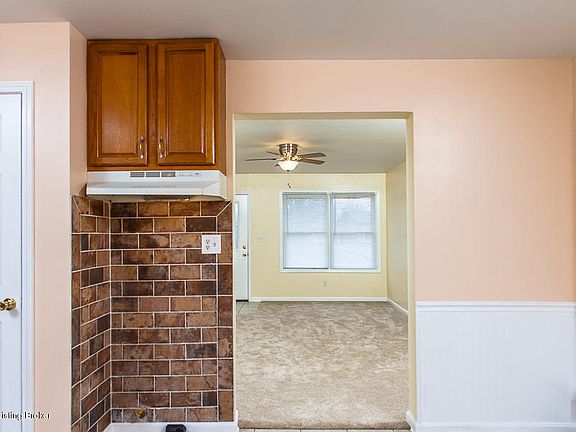 5th image of 410 Glengarry Dr