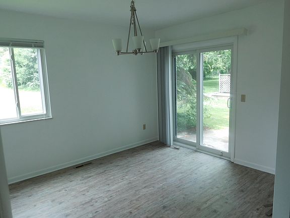 4th image of 1427 Smithfield Ave