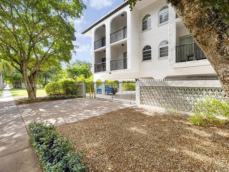 338 Majorca Ave #103 — Photo 15