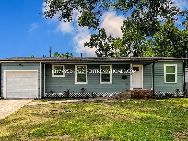 8112 Barkley St — Photo 1