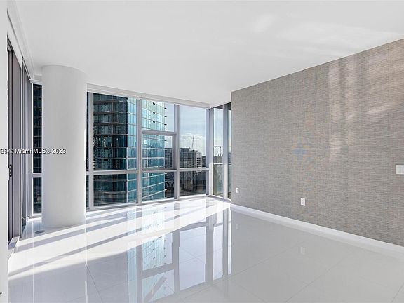 4th image of 851 NE 1st Ave #1612