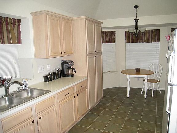 5th image of 10833 Spruce Dr N