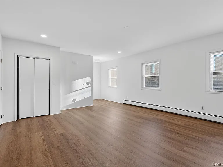 12 Scotchtown Ave — Photo 8
