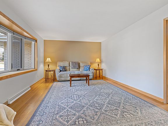 5th image of 607 Emerson Dr
