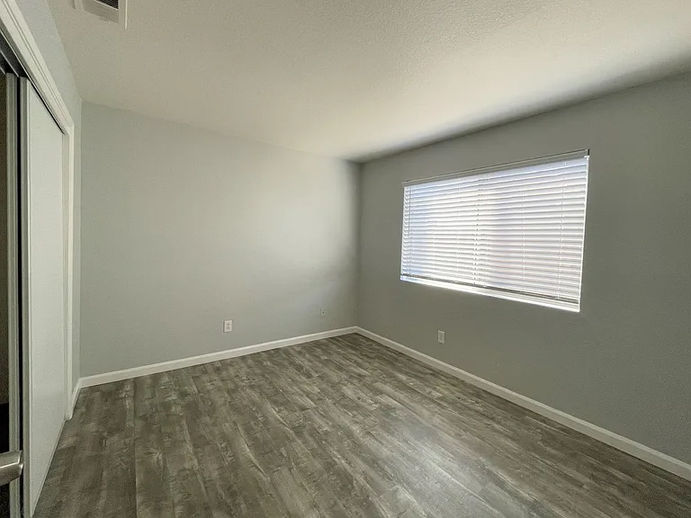 2601 Delano Ave — Photo 14