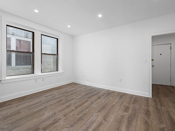 5th image of 361 Rockaway Pkwy APT 1R