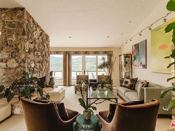 5th image of 2208 Westridge Rd