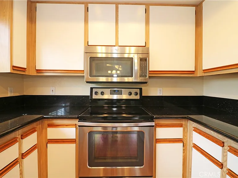 135 Gallery Way — Photo 16