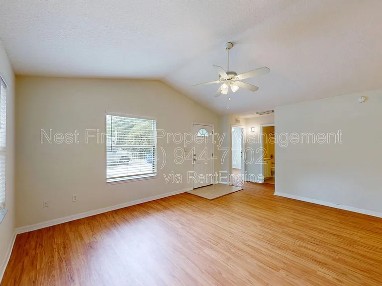 908 Helen St — Photo 5