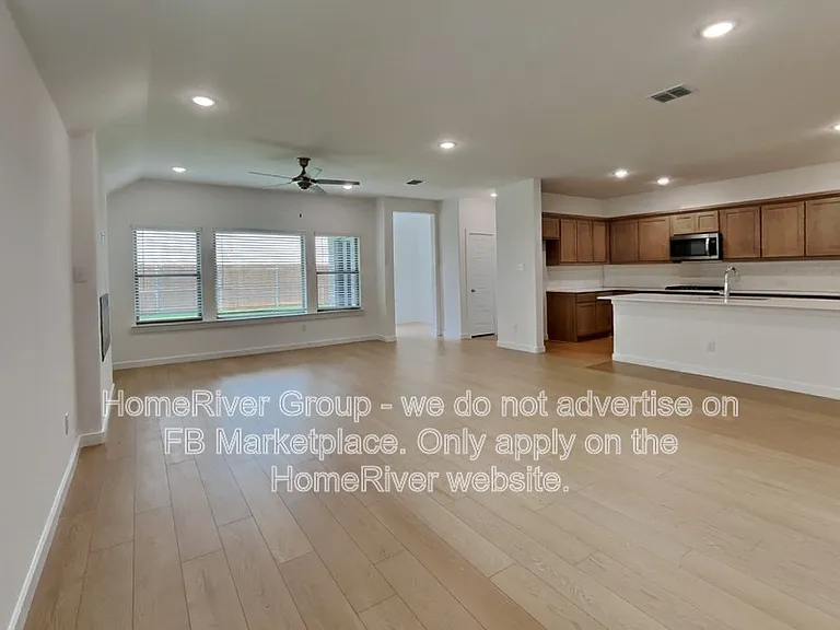 425 Leopold Trl — Photo 3