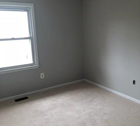 4th image of 652 Harry S Truman Dr