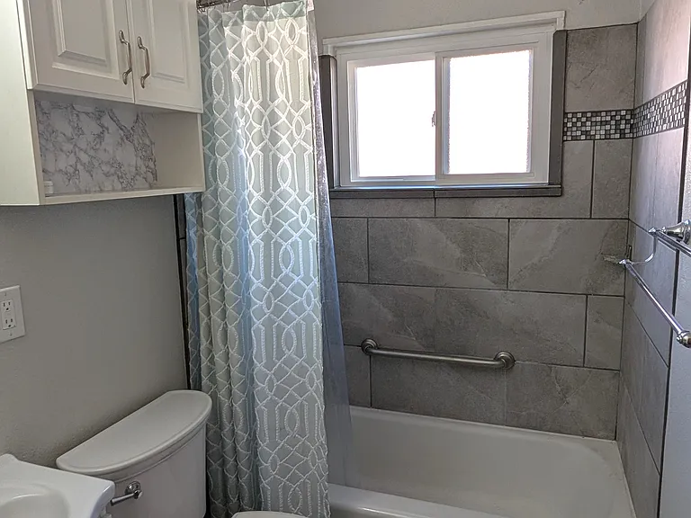 10204 Candelaria Rd NE — Photo 3