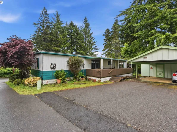 690 Village Pines Dr, Coos Bay, OR 97420