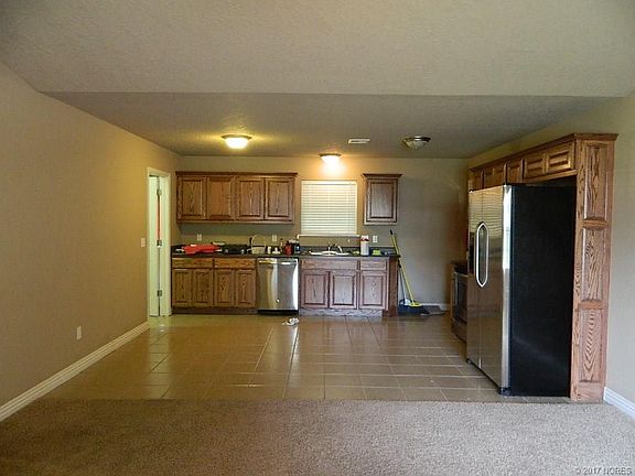 5th image of 570 W Keetoowah St